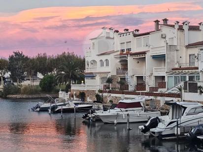 Vista exterior de Pis en venda en Empuriabrava amb Terrassa