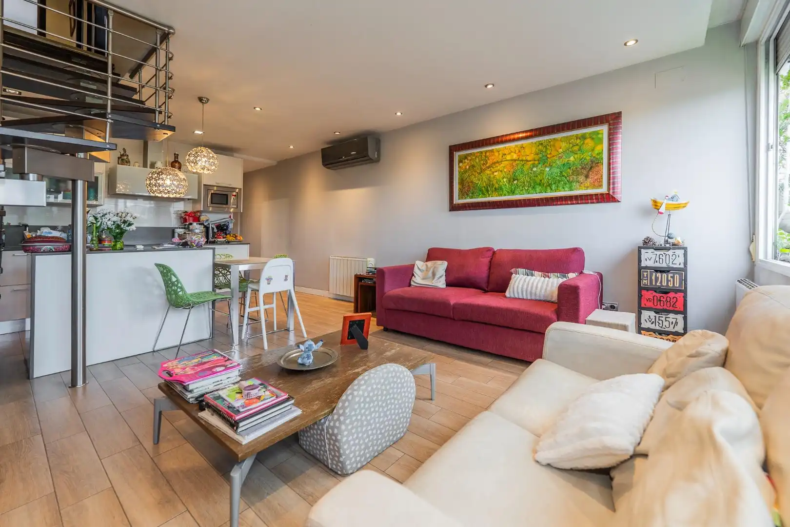 Wohnzimmer von Maisonette zum Verkauf in La Moraleja mit Klimaanlage, Heizung und Privatgarten