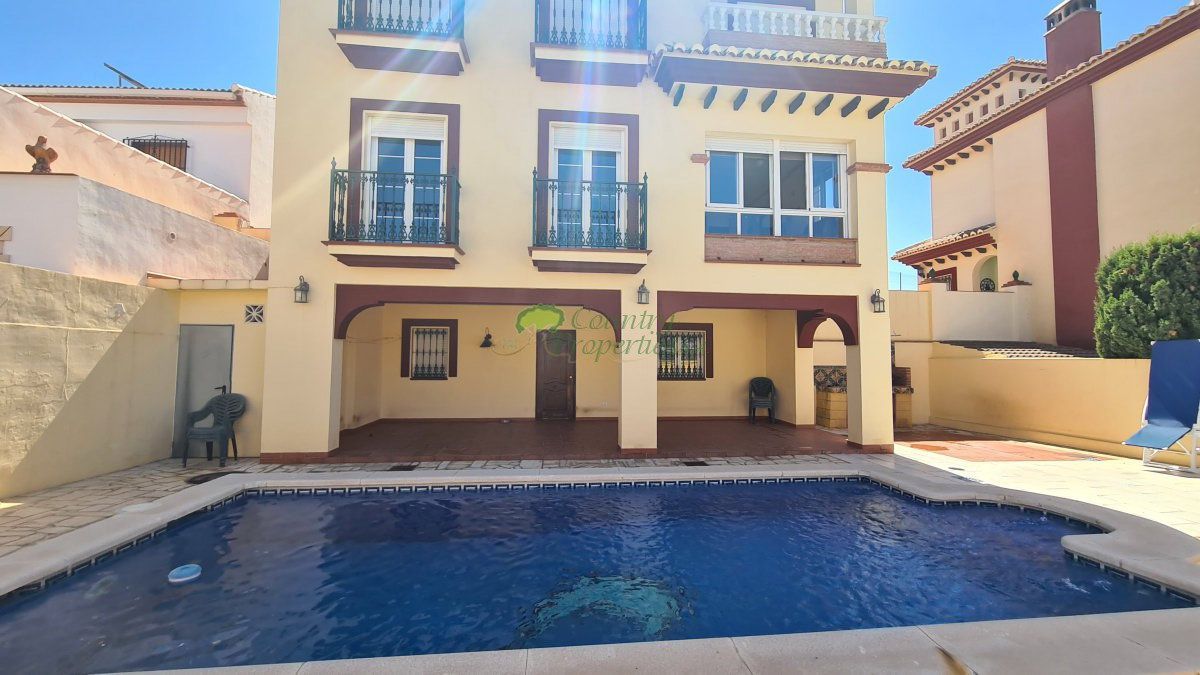 Vista exterior de Casa o xalet en venda en Canillas de Albaida amb Aire condicionat, Terrassa i Traster