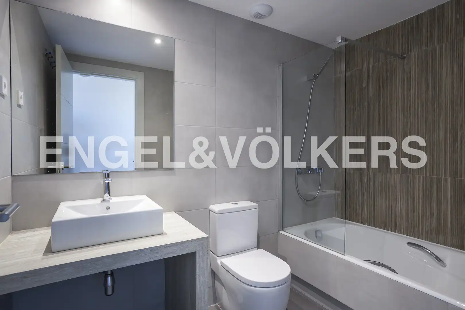 Bathroom of Flat for rent in Madrid  with Heating and Swimming Pool
