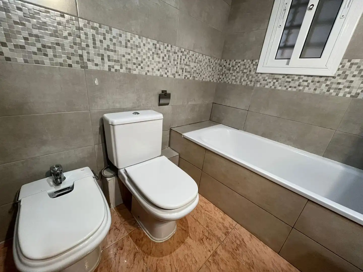 Baño de Piso en venta en Esparreguera con Calefacción
