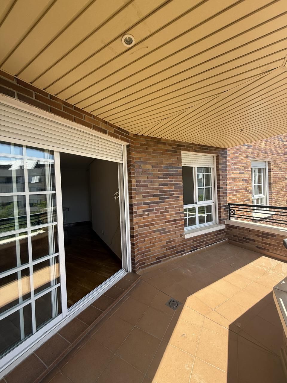 Vista exterior de Piso de alquiler en Majadahonda con Calefacción, Parquet y Terraza