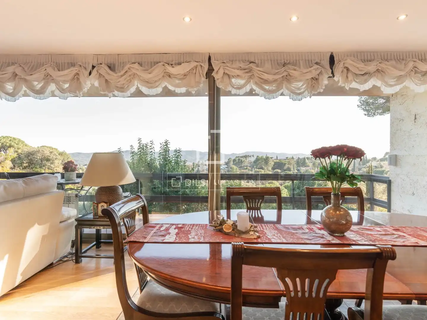 Comedor de Casa o chalet en venta en Cerdanyola del Vallès con Aire acondicionado, Calefacción y Jardín privado