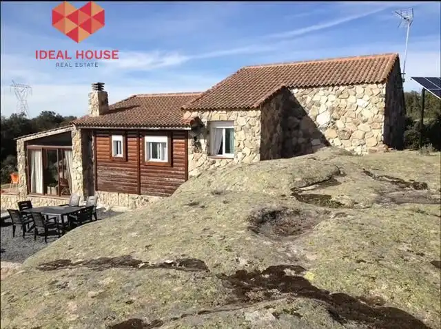 Vista exterior de Finca rústica en venda en Villacastín amb Jardí privat, Terrassa i Moblat
