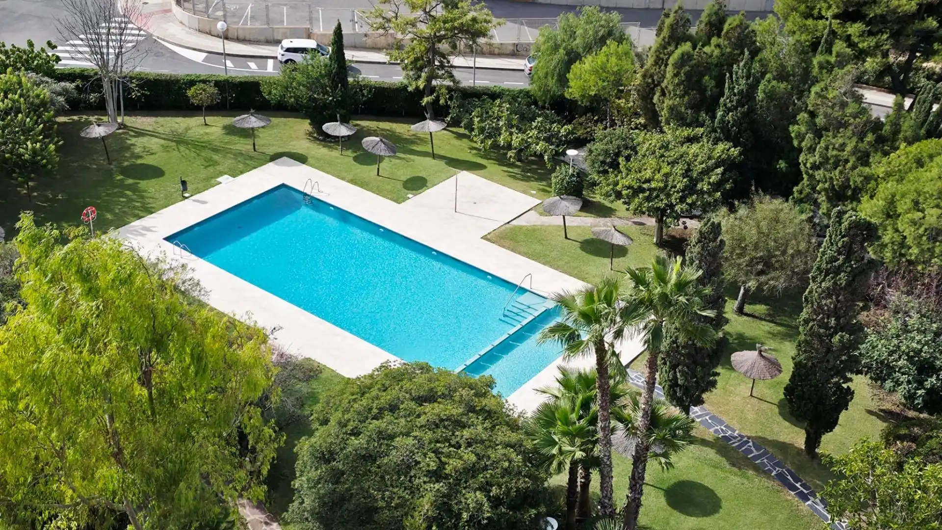 Piscina de Pis en venda en Alicante / Alacant amb Jardí privat, Terrassa i Moblat