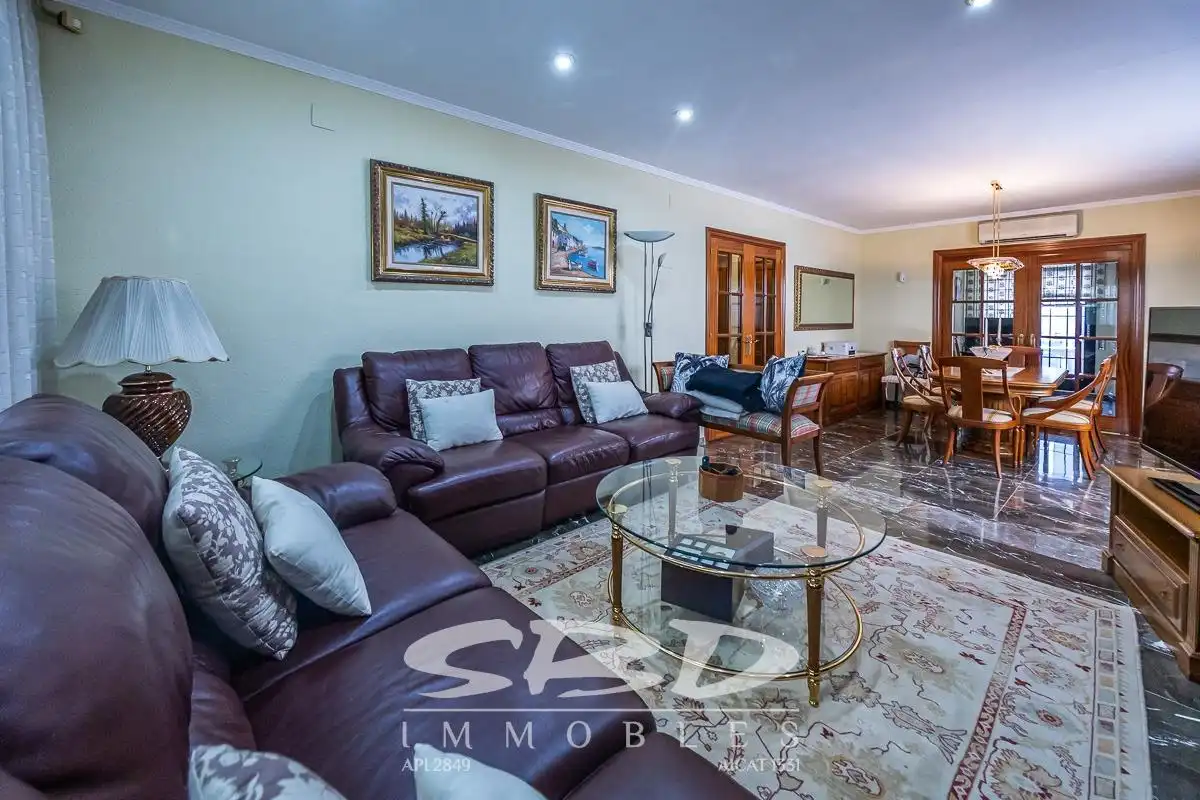 Sala d'estar de Casa o xalet en venda en Barberà del Vallès amb Aire condicionat, Calefacció i Terrassa