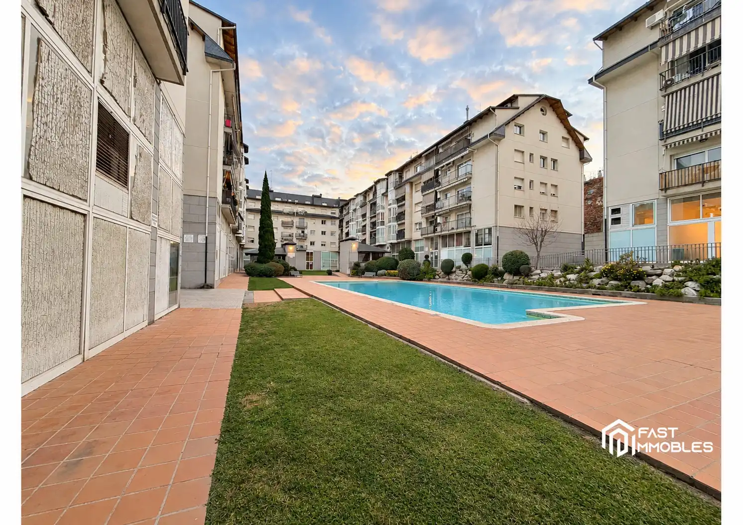 Swimming pool of Flat for sale in Ponent