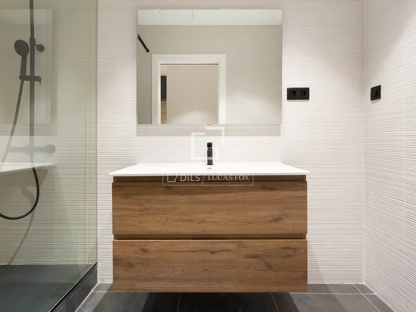 Bathroom of Flat for sale in Barcelona  with Air Conditioner, Heating and Parquet flooring
