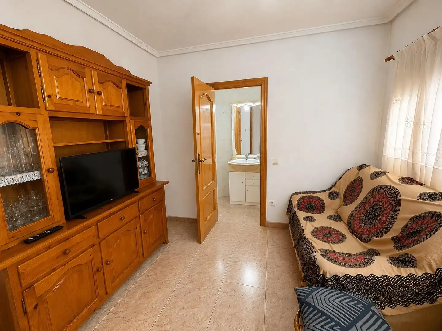 Casa aparellada amb terrassa en venda a Calle GABRIELA MISTRA, imagen 4