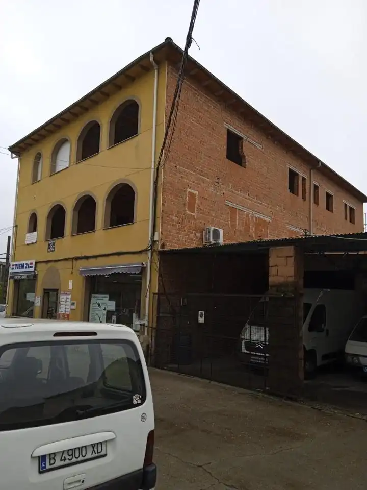 Exterior view of Commercial properties for sale in Jarandilla de la Vera