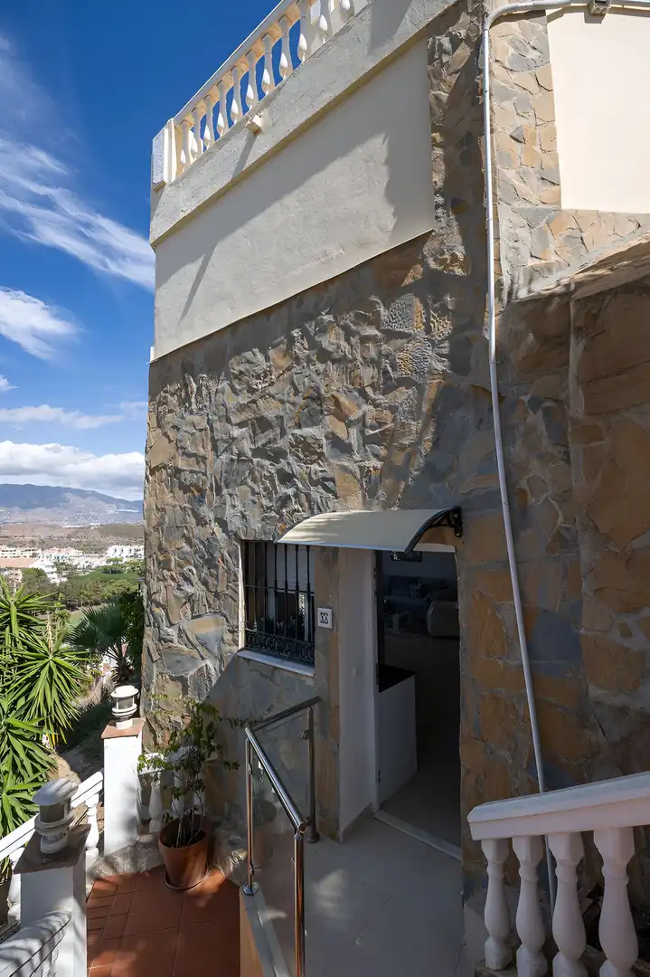 Außenansicht von Erdgeschoss zum Verkauf in Mijas mit Klimaanlage, Terrasse und Schwimmbad