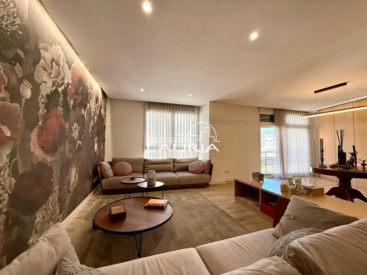 Living room of Flat for rent in Valencia  with Air Conditioner, Parquet flooring and Furnished