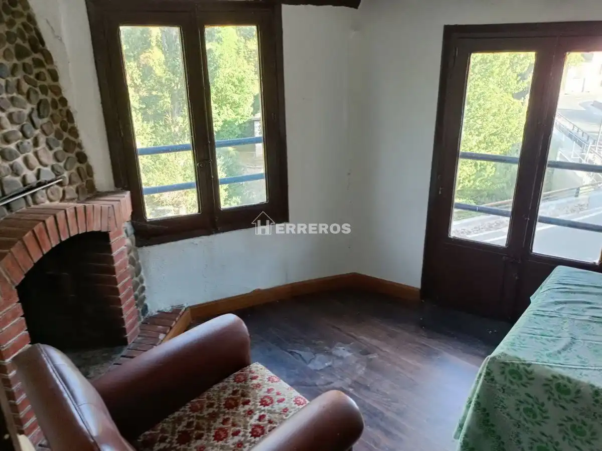 Habitación de Casa o chalet en venta en Villanueva de Cameros con Calefacción, Trastero y Balcón