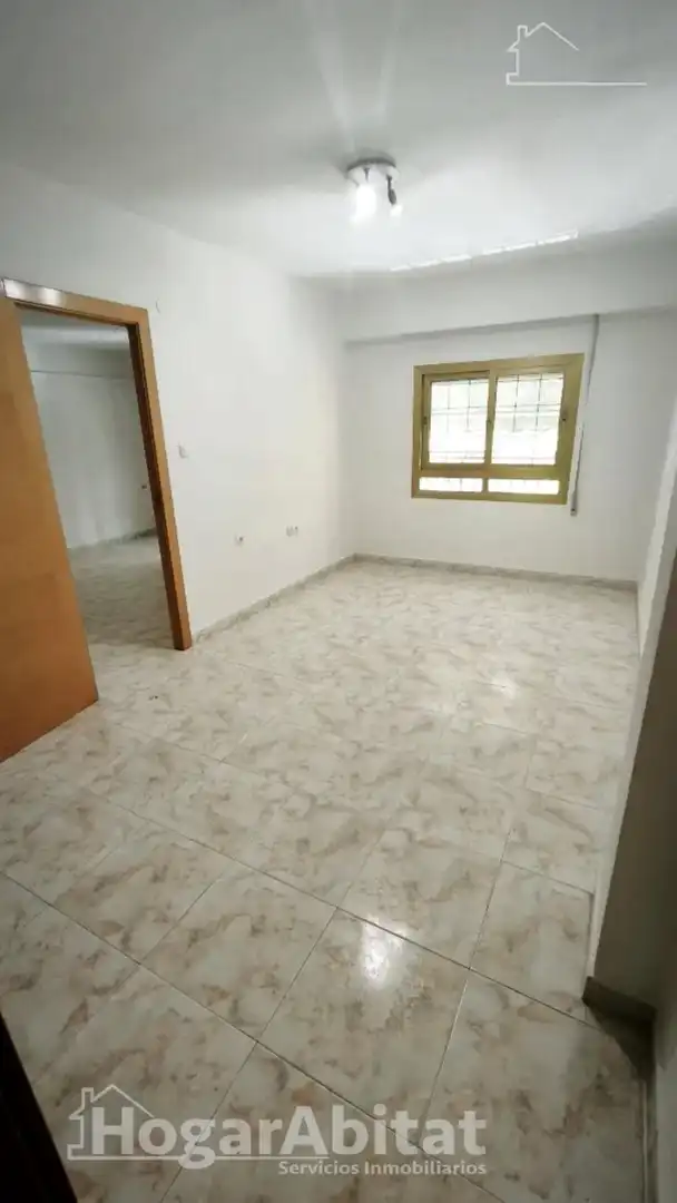 Flat for sale in Valencia  with Air Conditioner, Heating and Balcony