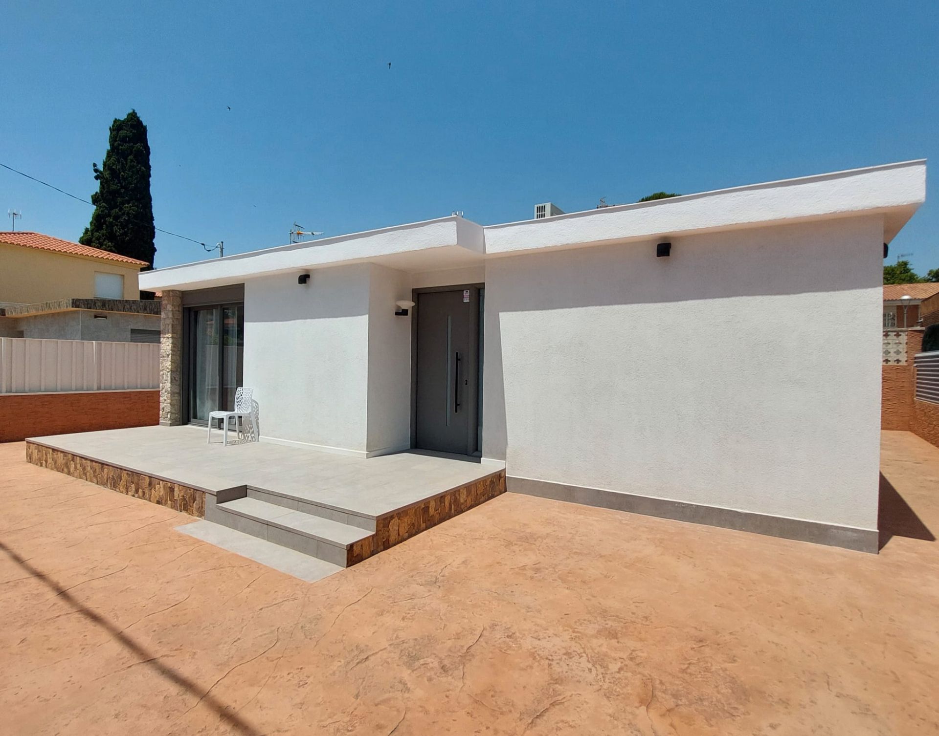 Vista exterior de Casa o xalet en venda en Calafell amb Aire condicionat, Calefacció i Jardí privat