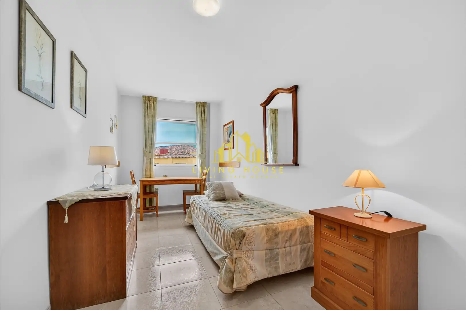 Schlafzimmer von Dachboden zum Verkauf in San Miguel de Abona mit Terrasse, Möbliert und Ofen