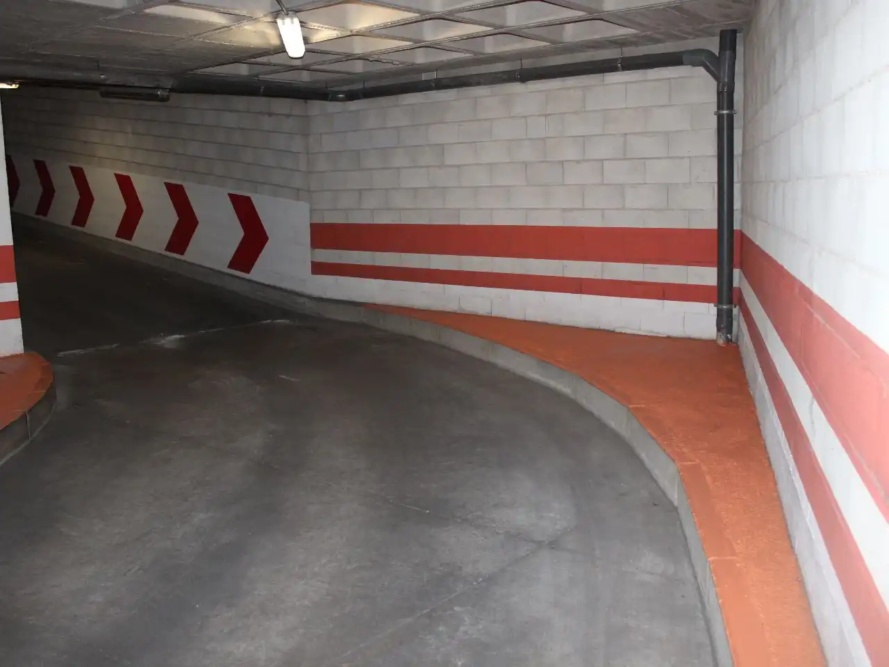 Parkplatz von Garage zum Verkauf in Nervión