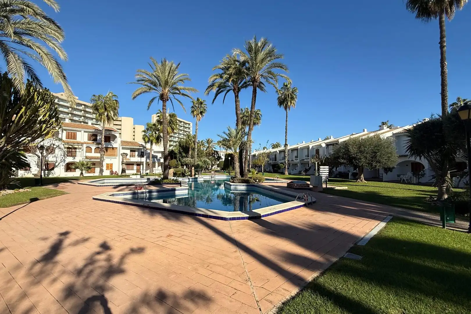 Schwimmbecken von Wohnung zum Verkauf in La Manga del Mar Menor mit Terrasse, Möbliert und Gemeinschaftspool