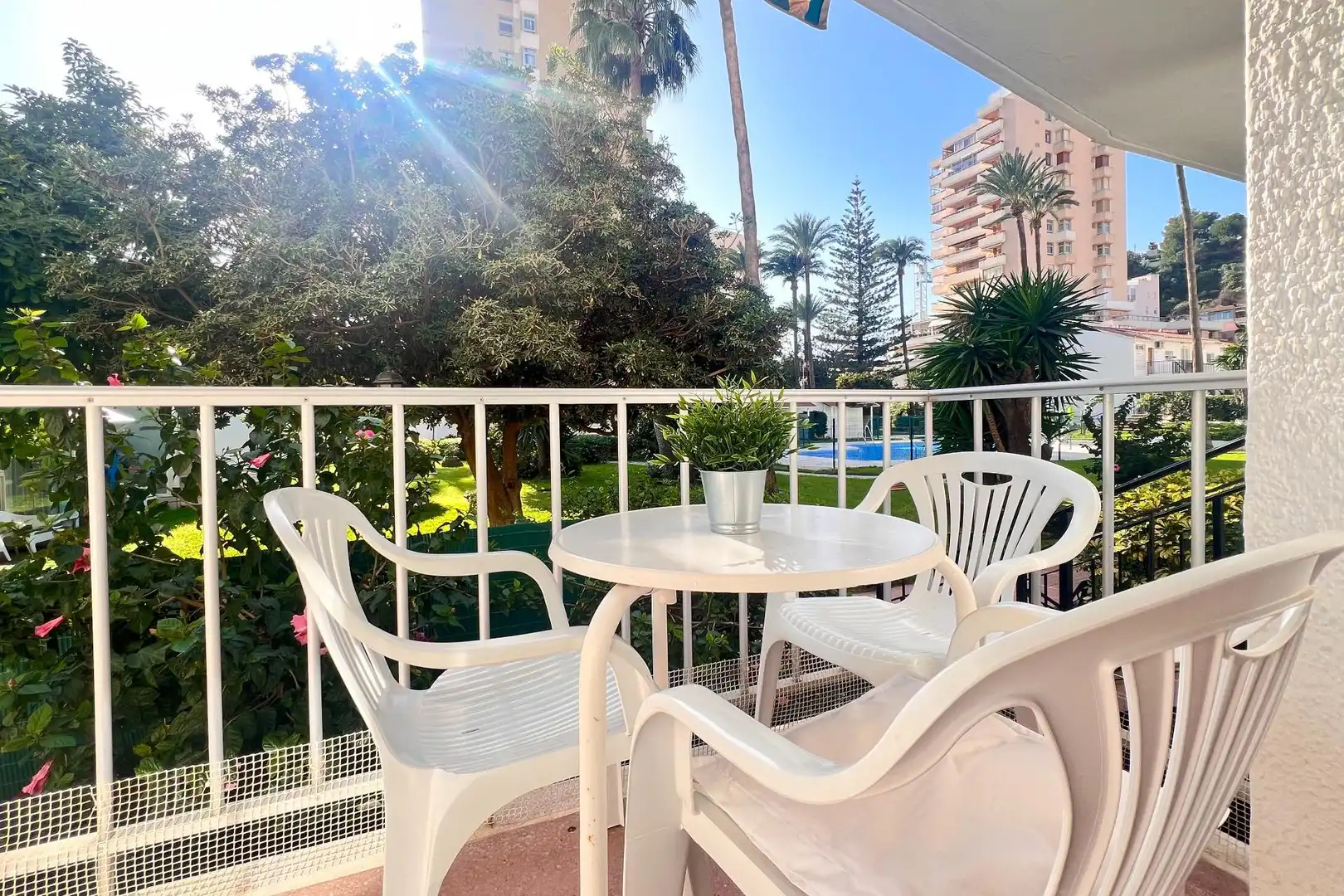Piso en venta en Calle CIUDAD DE PORCUNA, La Carihuela - Los Nidos