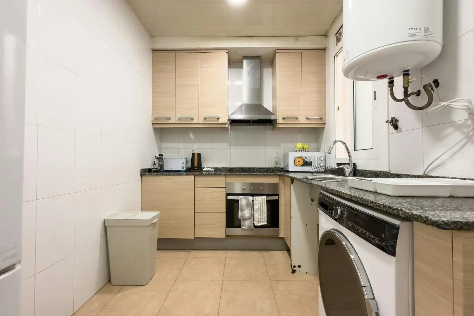 Kitchen of Flat for share in Barcelona  with Washing machine