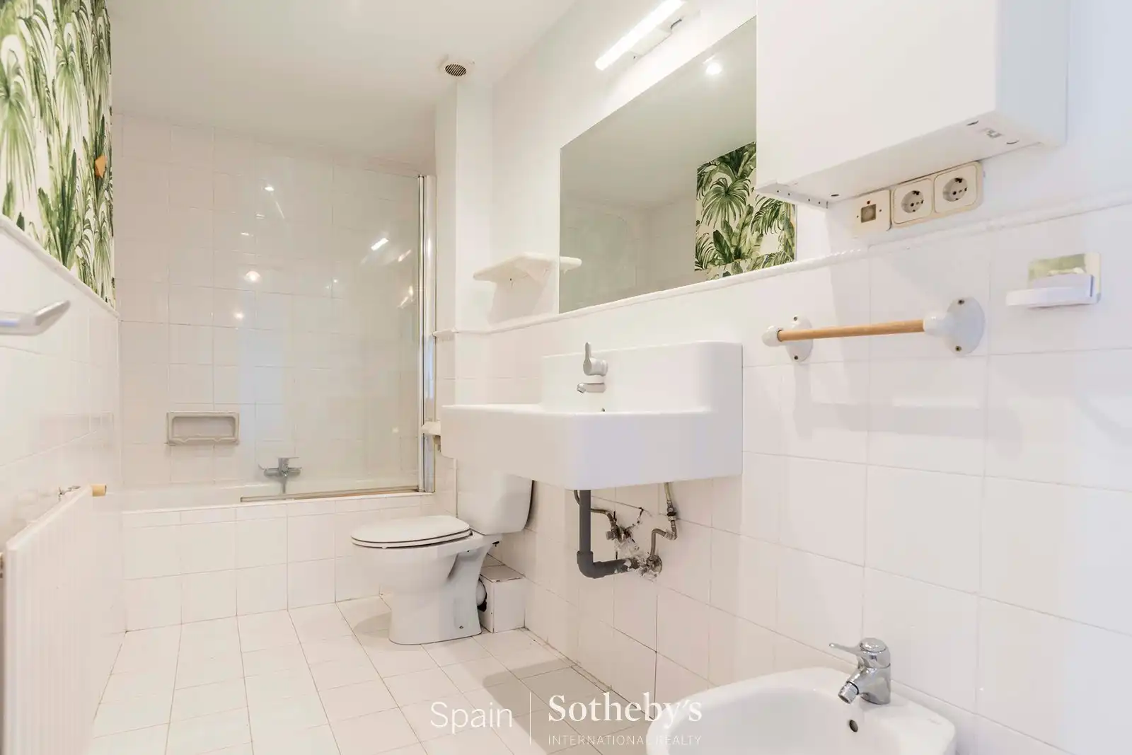 Bathroom of Attic for sale in Madrid  with Air Conditioner, Heating and Terrace