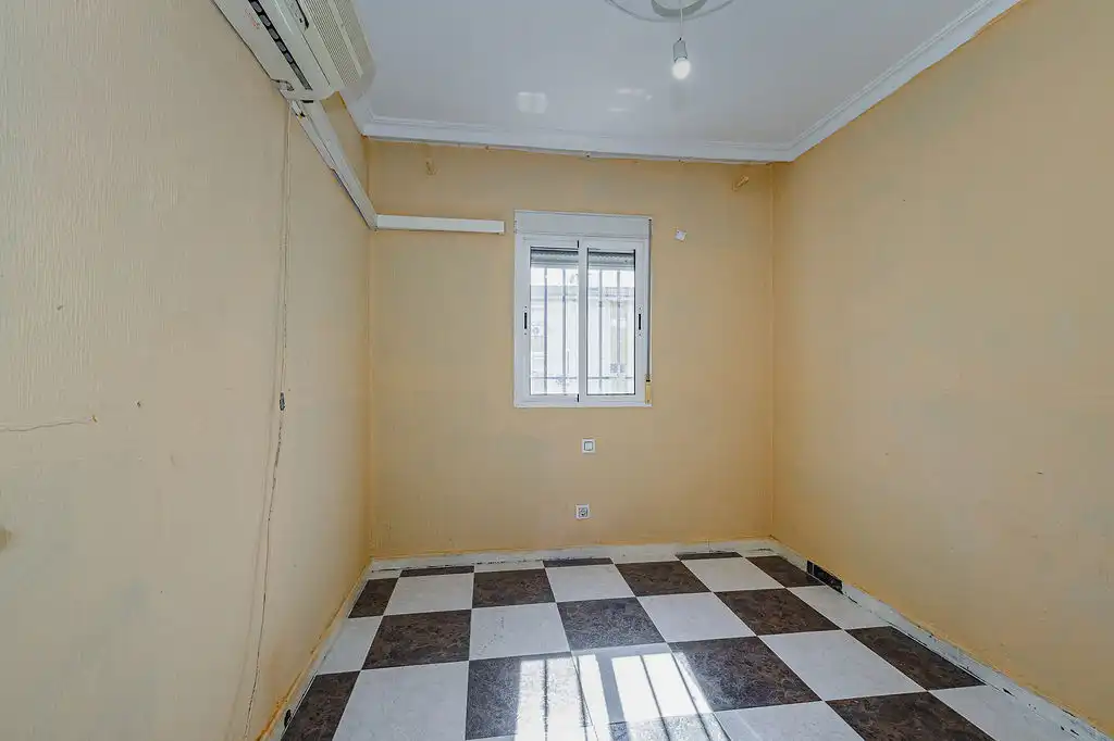 Bedroom of Flat for sale in Sevilla