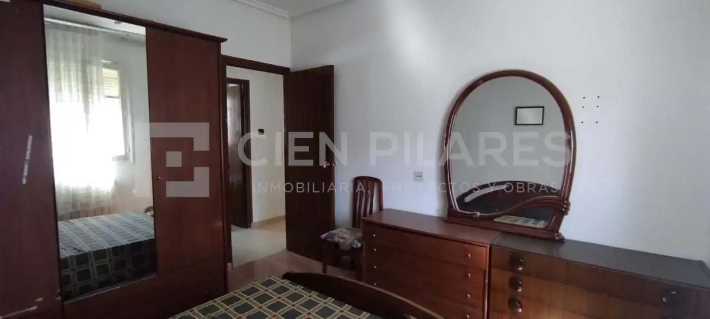 Bedroom of Flat for sale in  Logroño