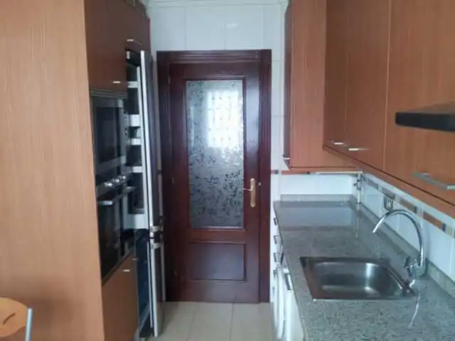 Cuina de Pis de lloguer en Oviedo  amb Calefacció, Parquet i Traster