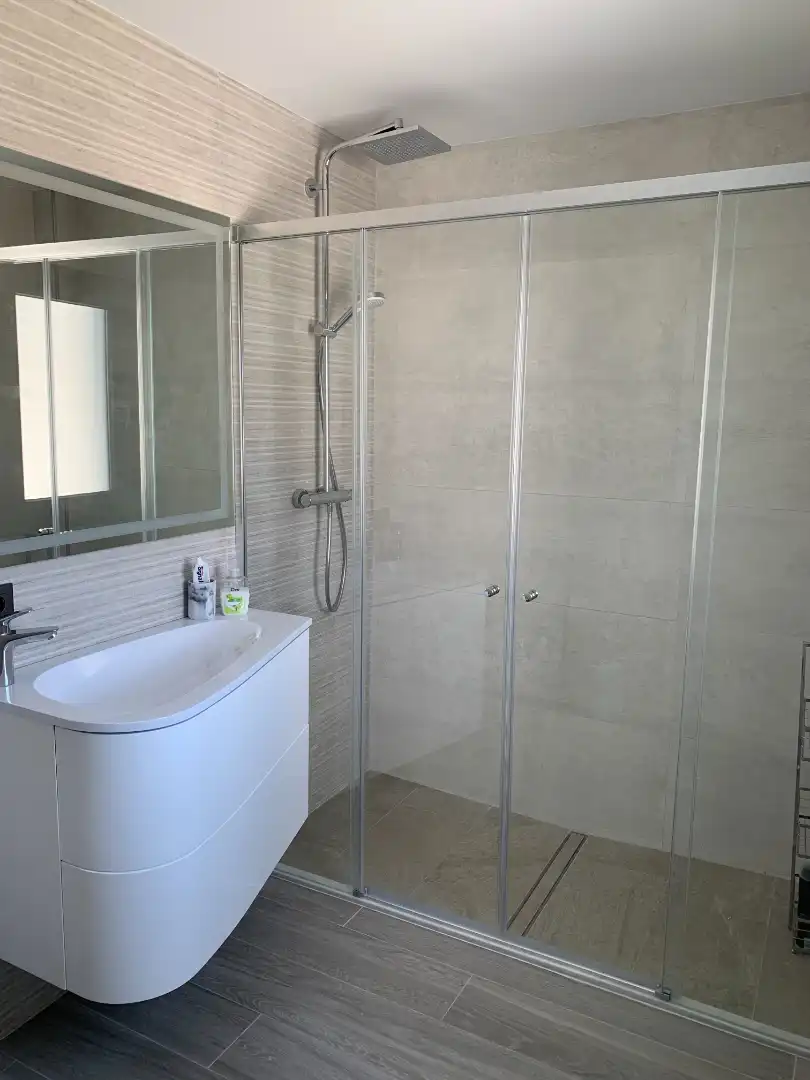 Bathroom of Houses for rent in Nerja  with Air Conditioner, Private garden and Terrace