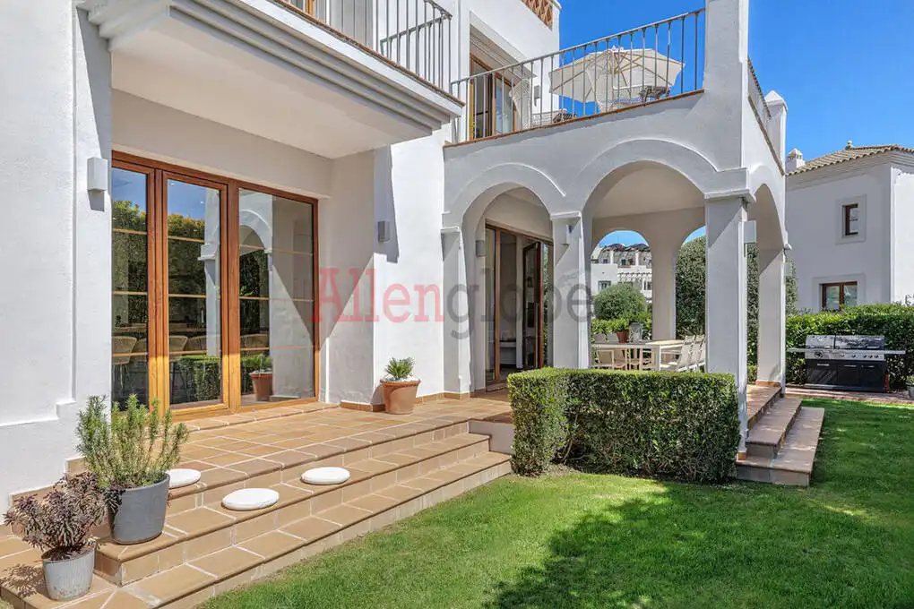 Jardí de Casa o xalet en venda en Estepona amb Aire condicionat, Calefacció i Jardí privat