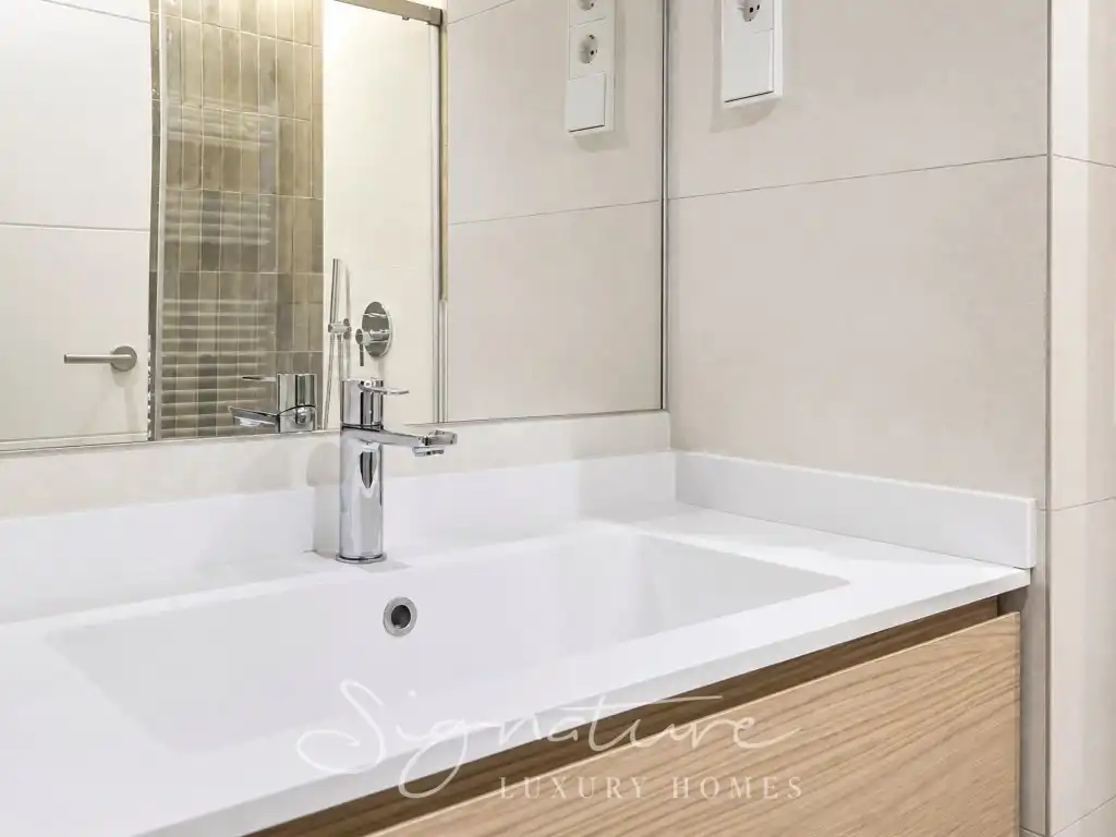 Badezimmer von Erdgeschoss zur Miete in Barcelona mit Klimaanlage, Schwimmbad und Möbliert