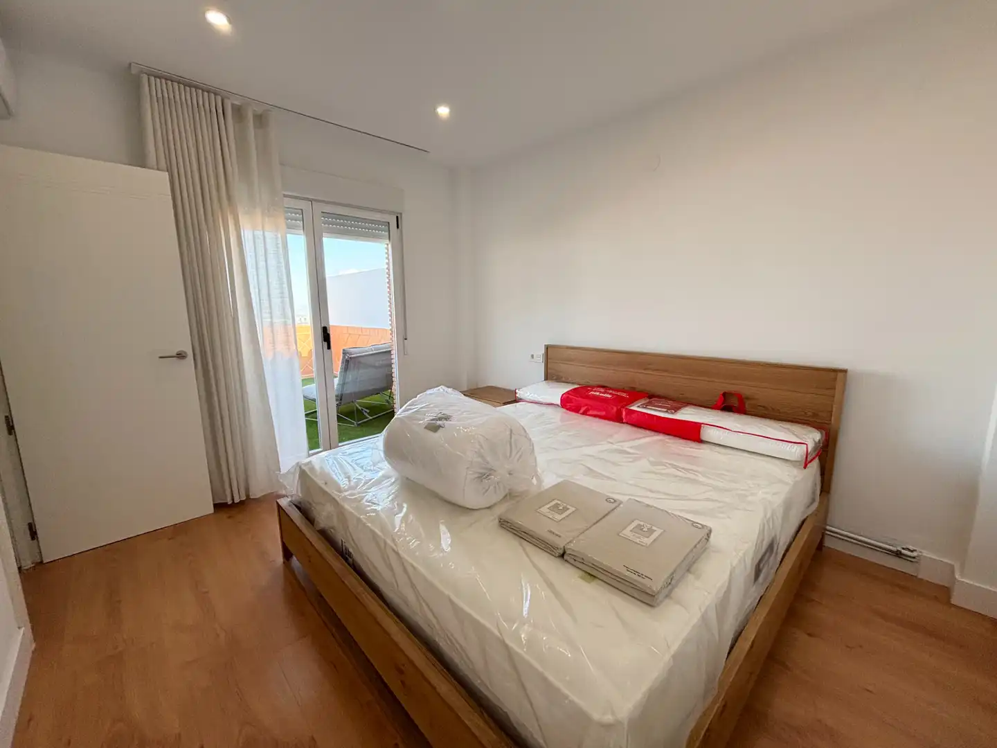 Habitación de Ático de alquiler en La Zubia con Aire acondicionado, Calefacción y Jardín privado