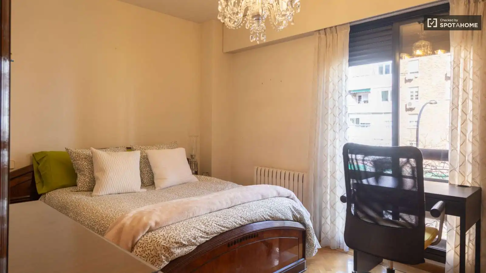 Bedroom of Flat for share in  Madrid Capital  with Air Conditioner, Heating and Terrace