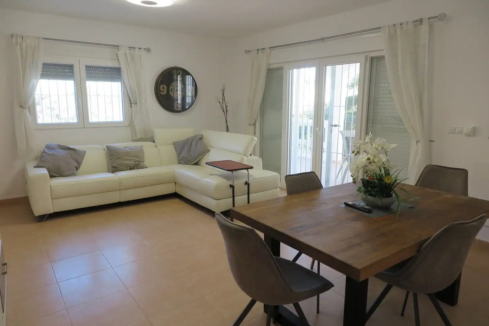 Sala d'estar de Casa o xalet en venda en El Campello amb Aire condicionat, Jardí privat i Terrassa