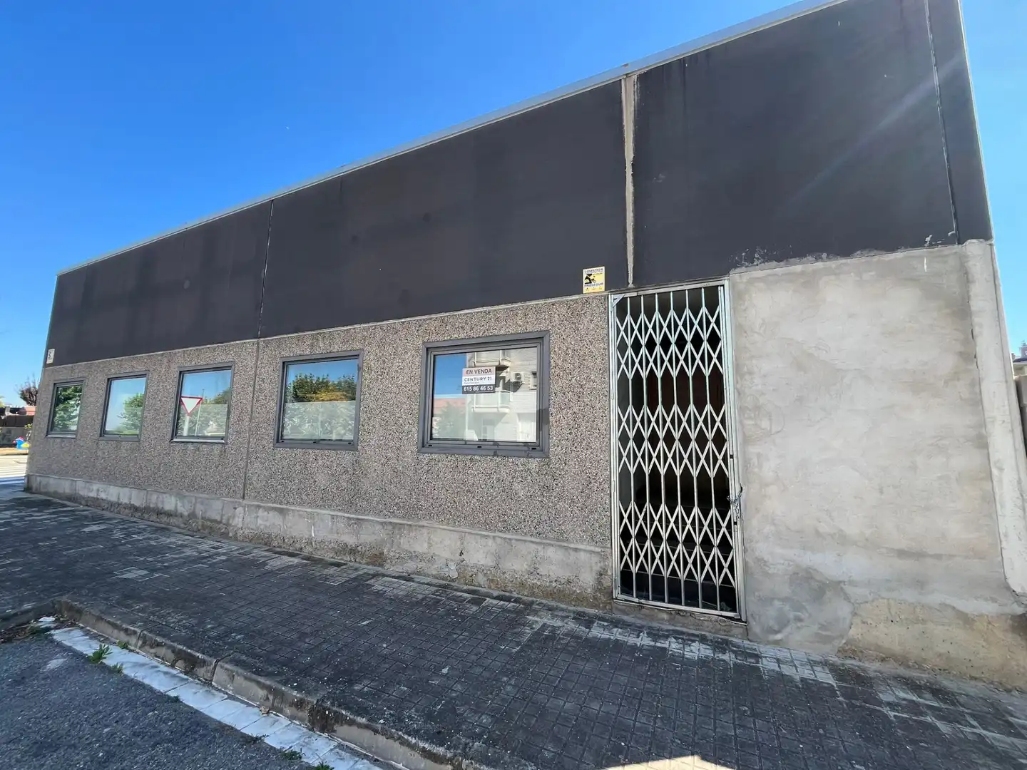 Nave industrial en venta en Carrer President Tarradelles, Cervera