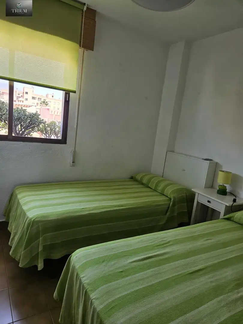 Dormitori de Apartament de lloguer en Salobreña amb Aire condicionat, Moblat i Balcó