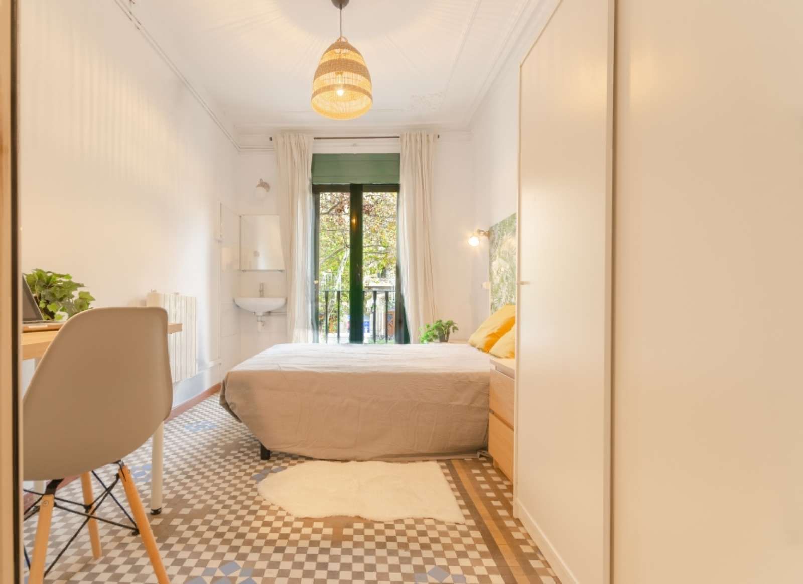 Bedroom of Flat to share in  Barcelona Capital  with Air Conditioner and Terrace