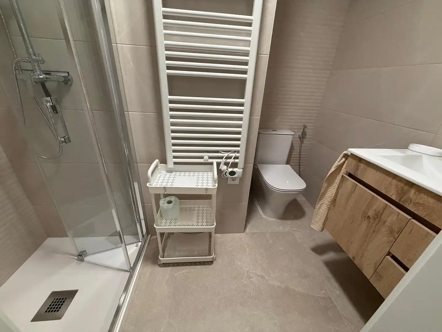 Badezimmer von Wohnung zur Miete in Alicante / Alacant mit Klimaanlage und Heizung