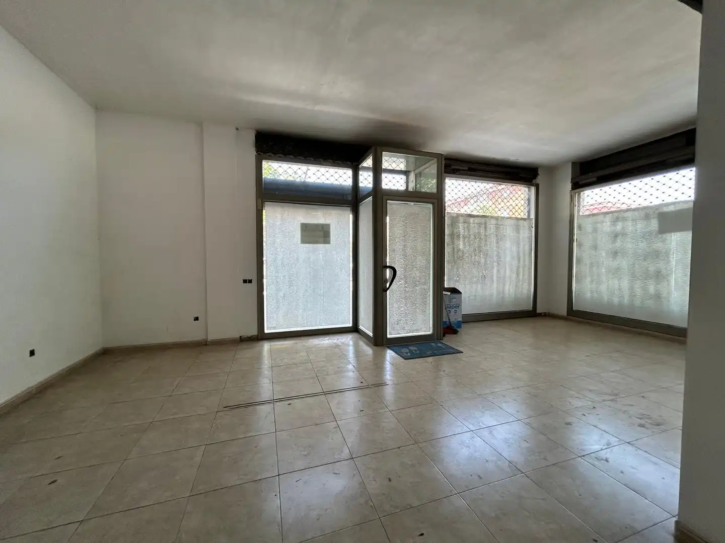 Local comercial de lloguer a Carrer de Francesc Macià i Llussà, imagen 3