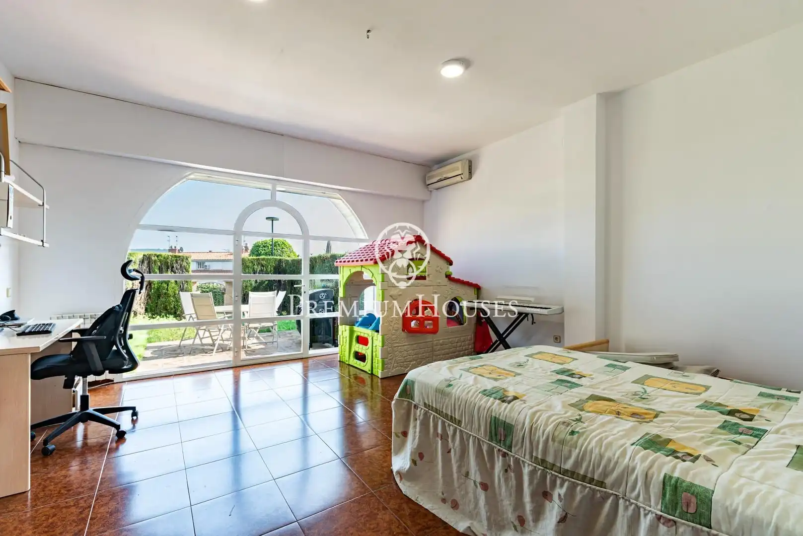 Bedroom of Detached homes for sale in Sant Pere de Ribes  with Air Conditioner, Heating and Private garden