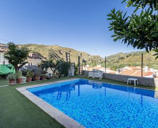 Piscina de Casa o xalet en venda en Pinos Genil amb Aire condicionat, Jardí privat i Terrassa