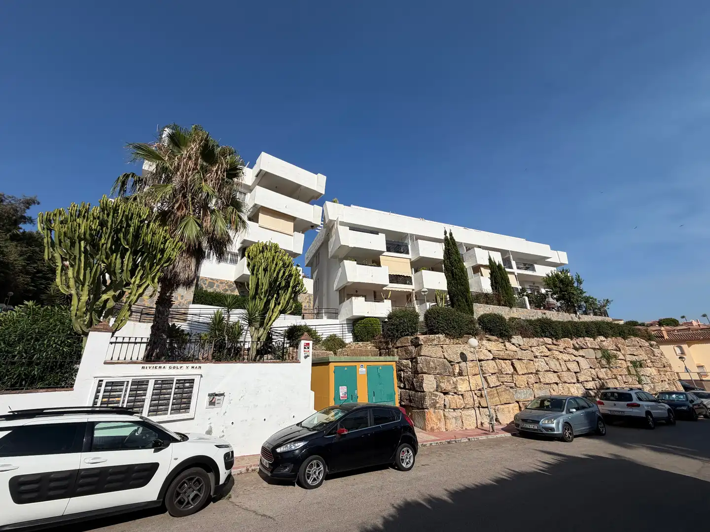 Vista exterior de Pis en venda en Mijas amb Piscina comunitària