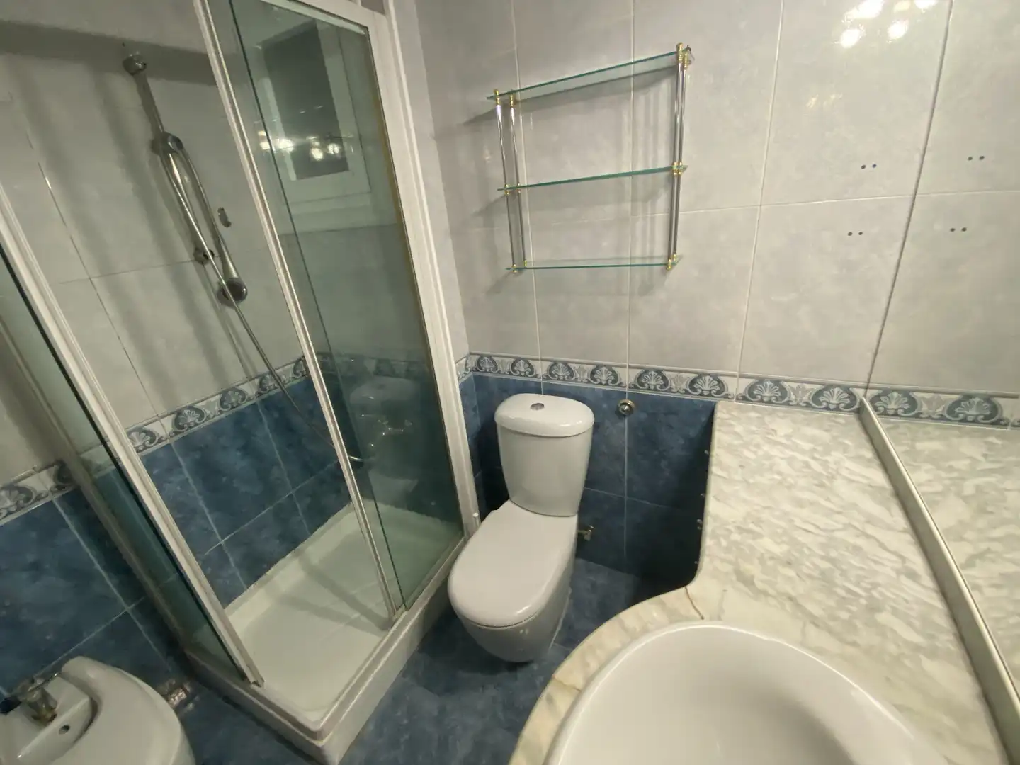 Badezimmer von Wohnung zum Verkauf in Barcelona mit Balkon