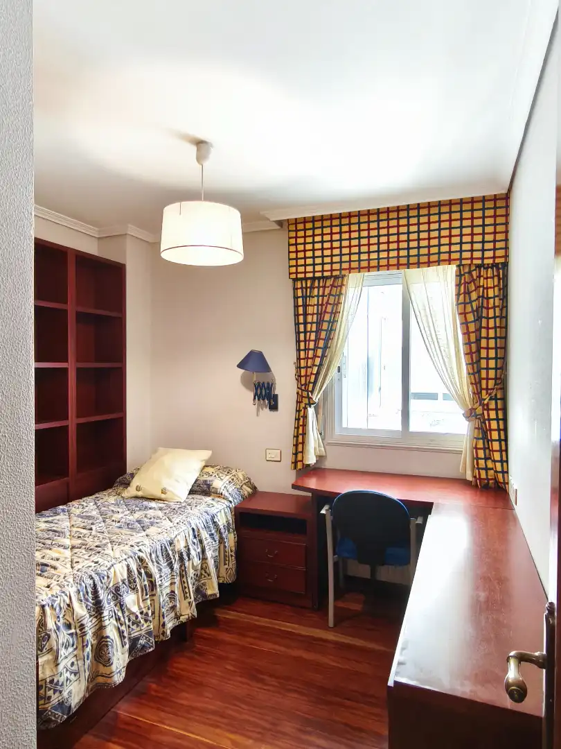 Bedroom of Flat for rent in Santiago de Compostela   with Heating and Furnished