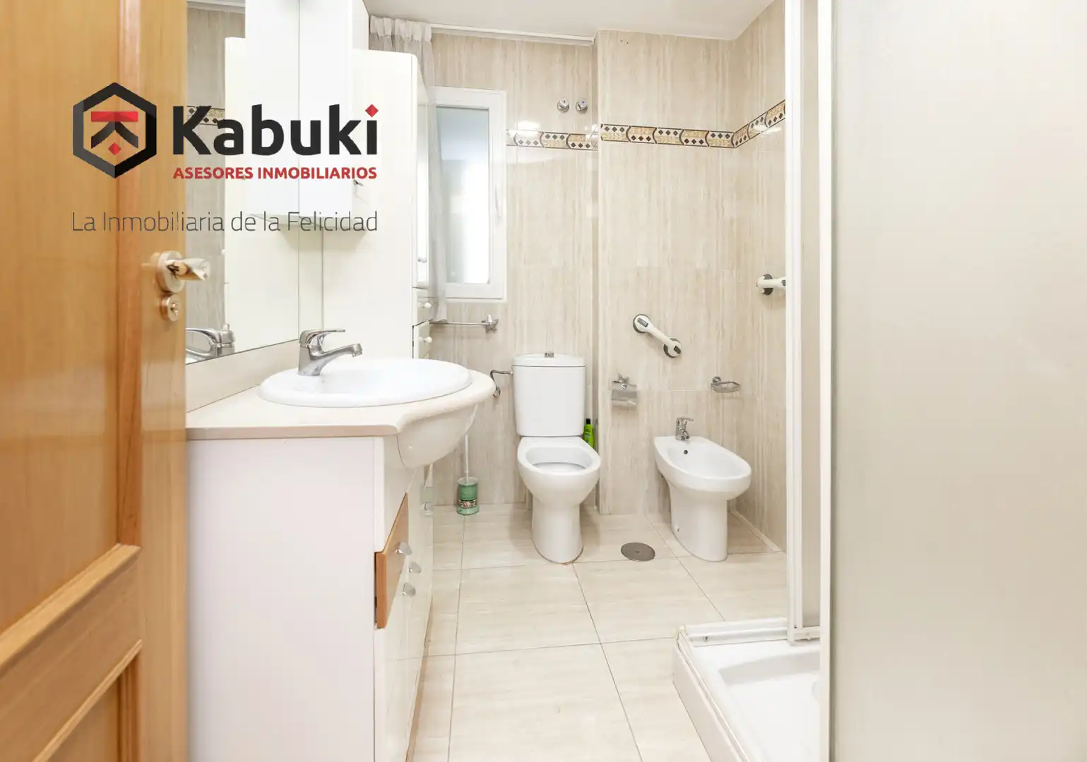 Bathroom of Flat for sale in Granada  with Terrace and Balcony