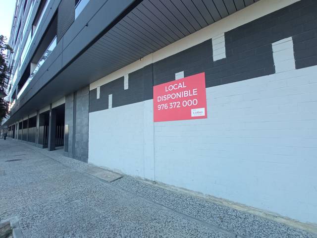 Local comercial en Alquiler en Ronda del Ibón de Plan, 24 en Miralbueno
