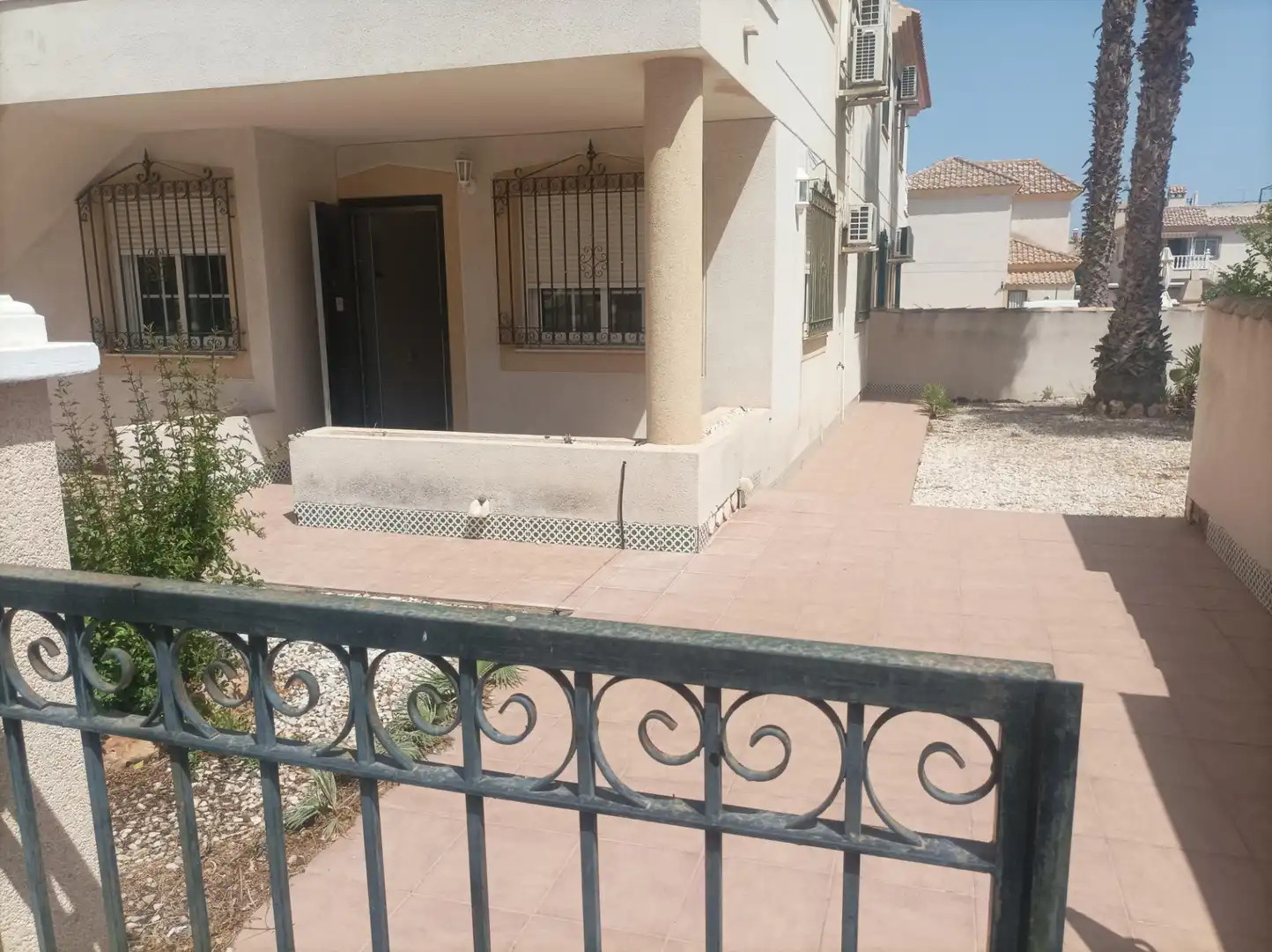 Vista exterior de Casa o xalet en venda en Orihuela amb Jardí privat i Piscina comunitària