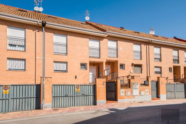 Casa adosada en Venta en Calle del Olivo en Centro