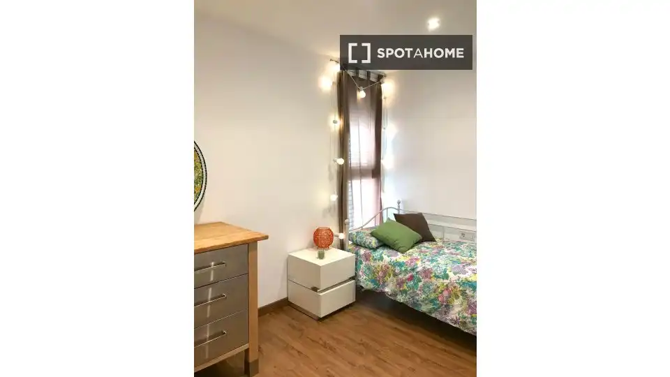 Habitación de Piso de alquiler en Valencia con Aire acondicionado, Calefacción y Amueblado