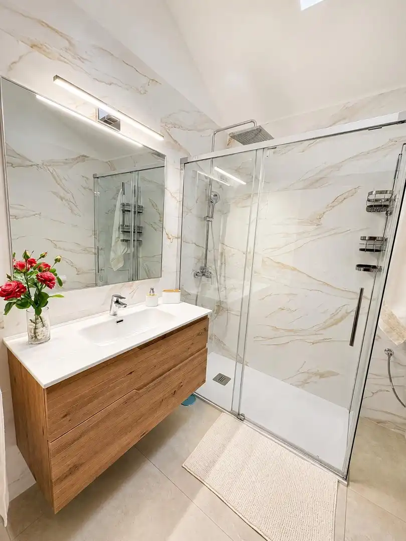 Badezimmer von Einfamilien-Reihenhaus zur Miete in Calvià mit Klimaanlage, Terrasse und Abstellraum